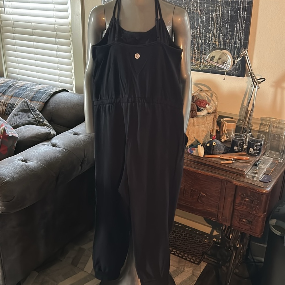 TORRID Black Crisscross Back Crop Active Jumpsuit - Size 1 - Picture 8 of 12